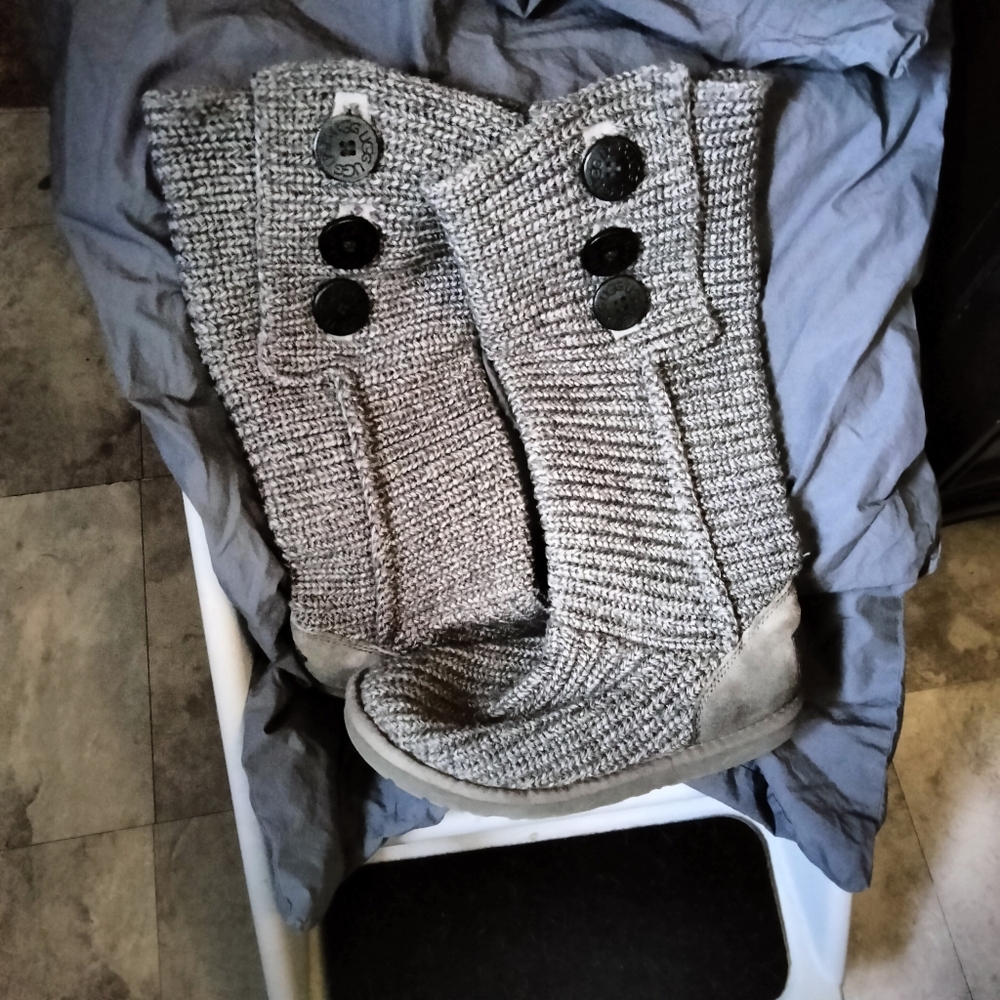 Ugh sweater type boots size6